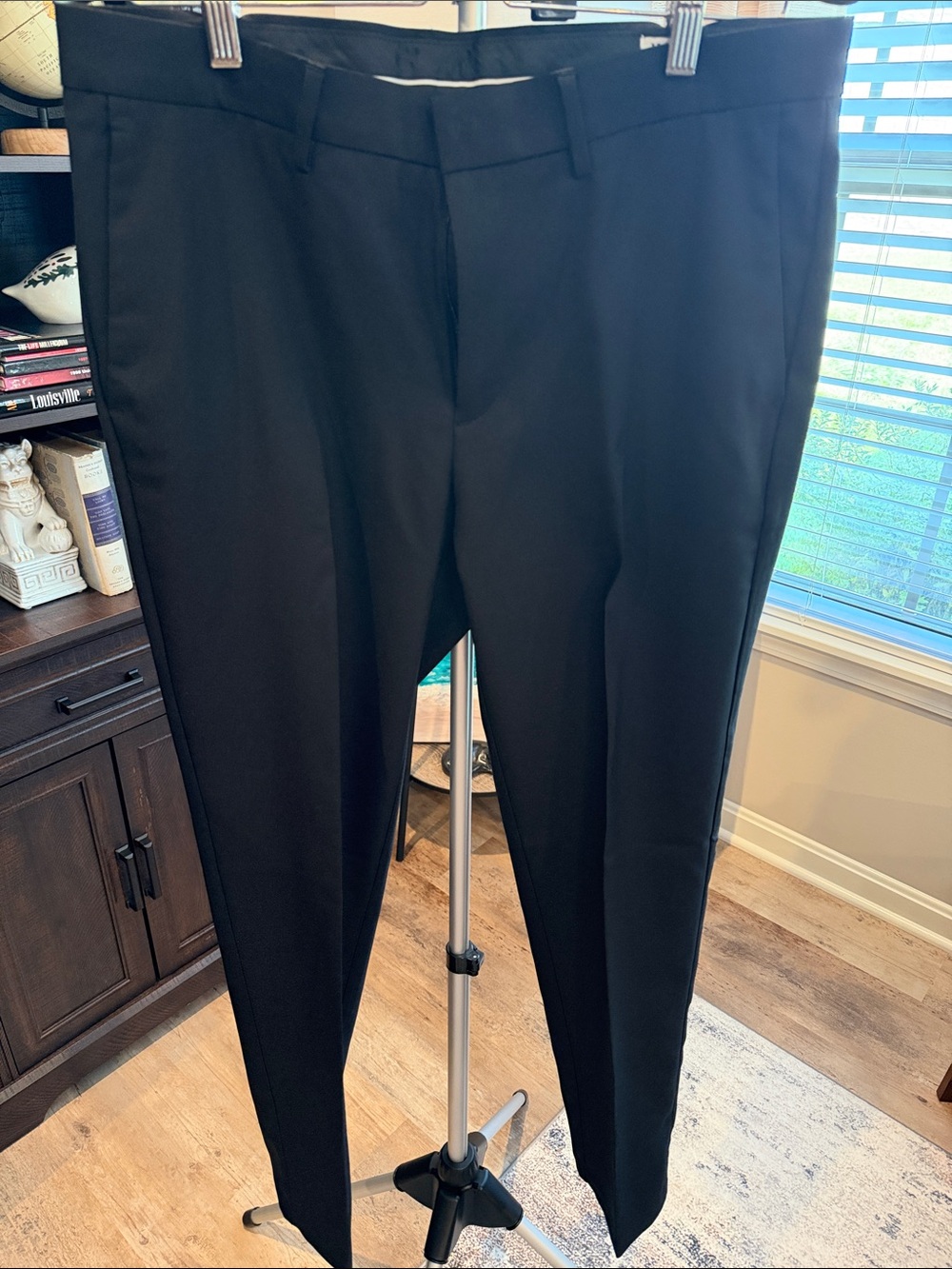 Haggar Black Men's Dress Pants - 34x30 flat front Slim straight